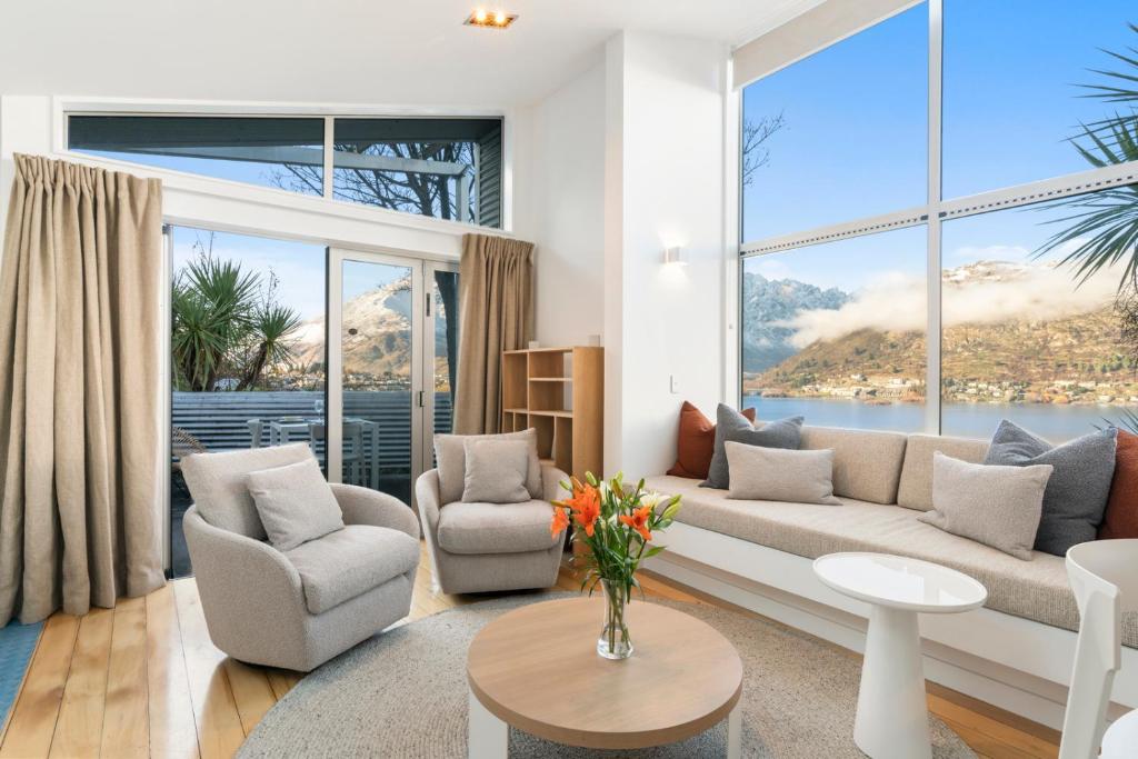 A Stunning Stay - Queenstown Holiday Home