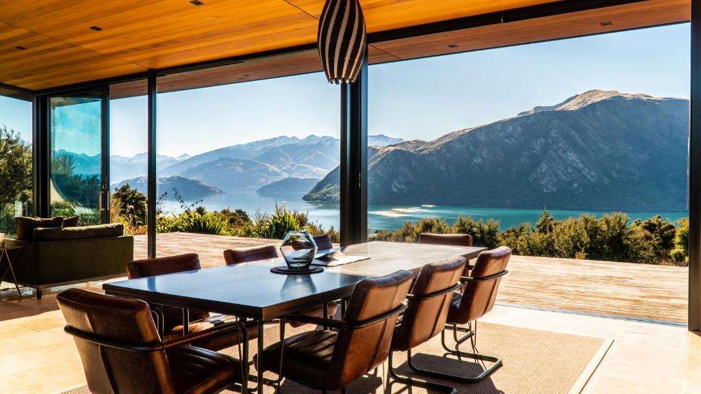 Aurum - Sleeps 6 - Stunning Lake Views