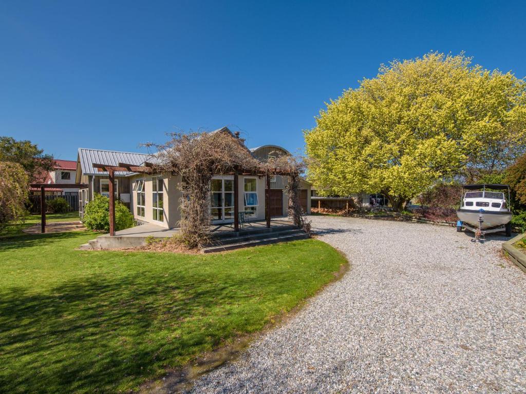 Charming on Cherry - Wanaka Holiday Home