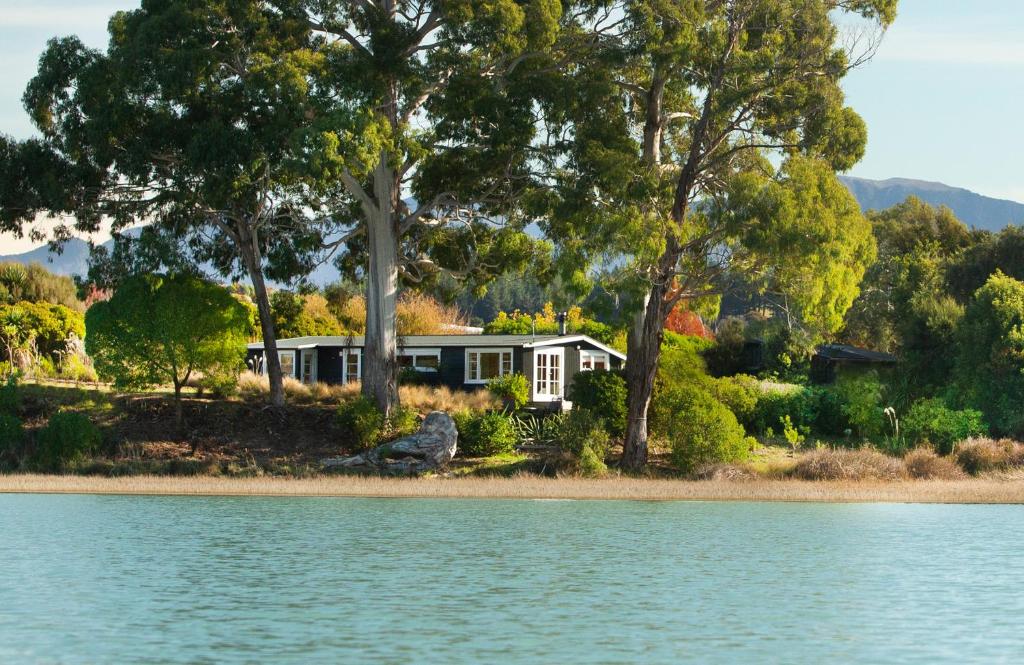 The Apple Pickers' Cottages at Matahua