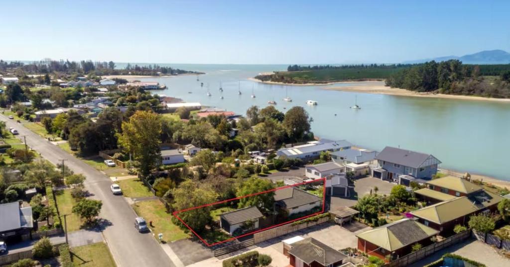 Doonside Private Cottage at Grossi Point Reserve