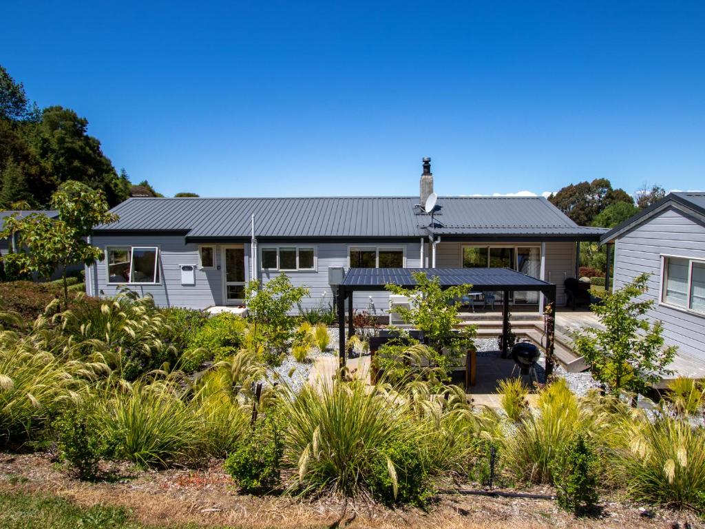 Paddock House - Motueka Holiday Home