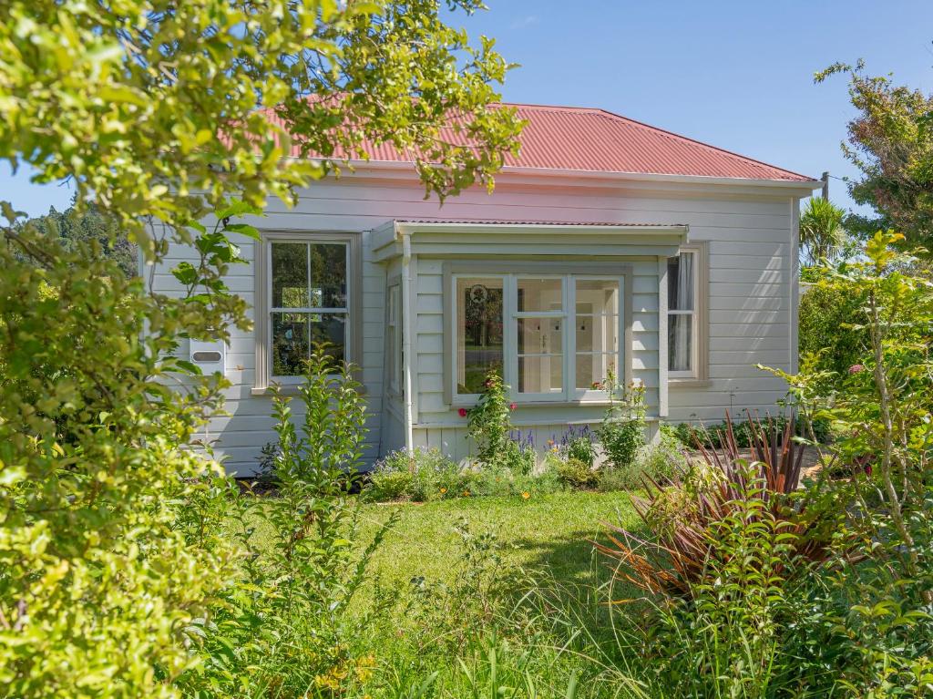 Crabapple Cottage - Coromandel Town Holiday Home