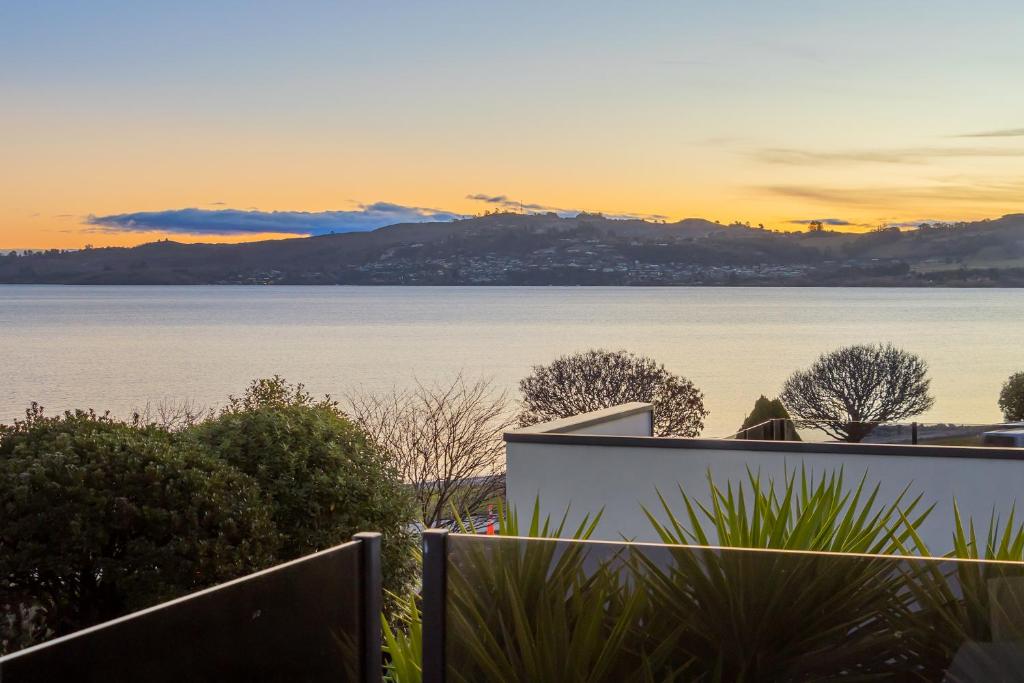 Gather Taupo - Lakeview - Spa Pool