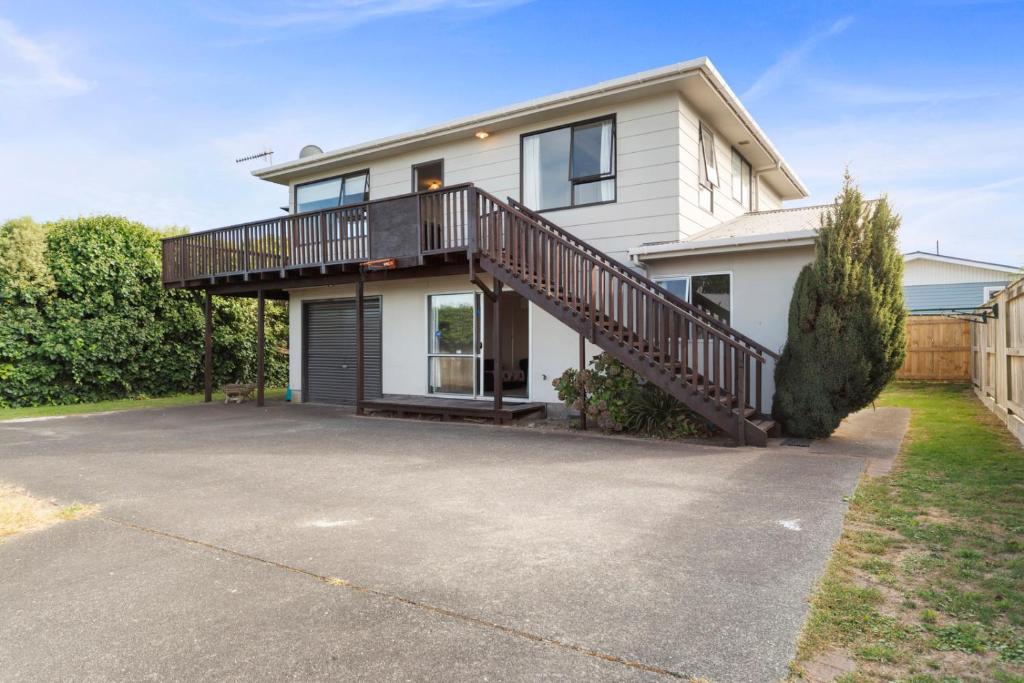 Rainbow Lake House - Lake Taupō Holiday Home