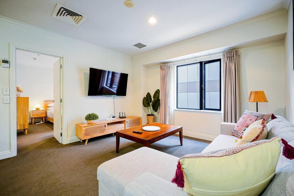 City Life One Bedroom Apartment in Heart of CBD