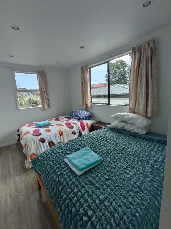 5 Double Beds including 1 Double Sofa Bed Garden Chalet, 8 Renton Road, Mt Albert, Auckland