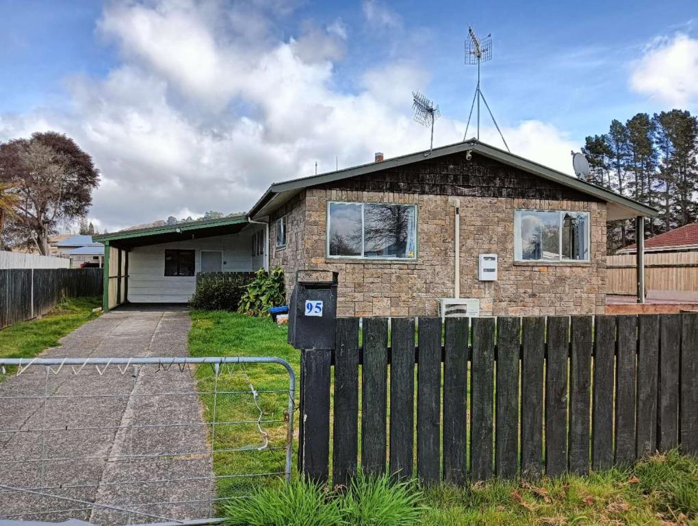 3 Bedroom House, 95 Aquirus Drive, Rotorua