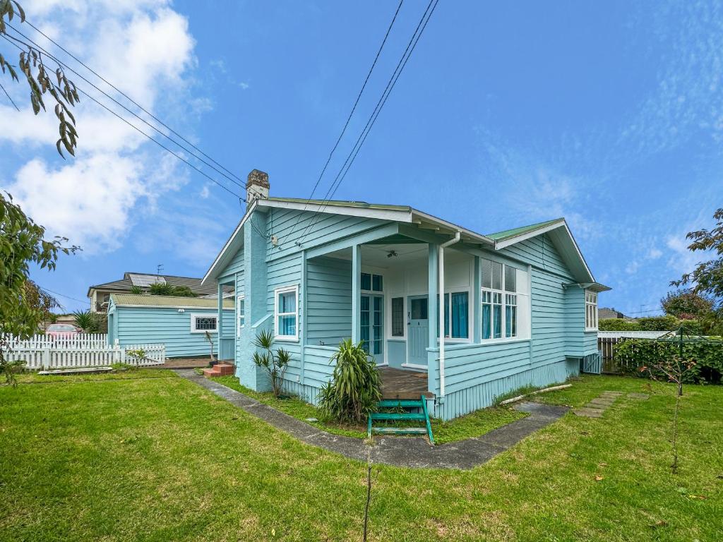 Green Getaway- Unique, 4 bedroom Bungalow Papakura