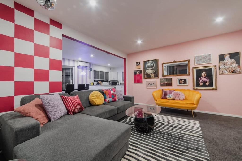 Heritage House - Classic 3BR on Greenhurst Street