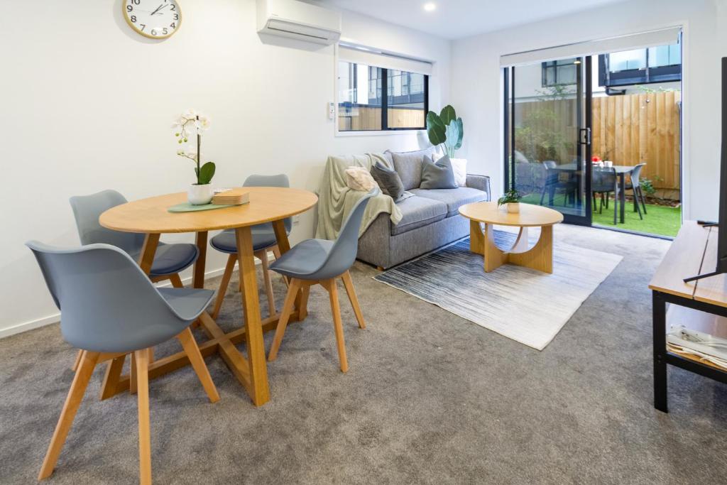 Stylish CBD Escape 2BR Townhouse