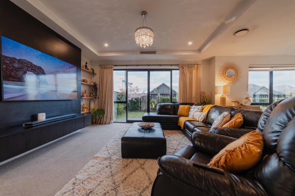 Sunlit Sanctuary with Private Patio in Wigram