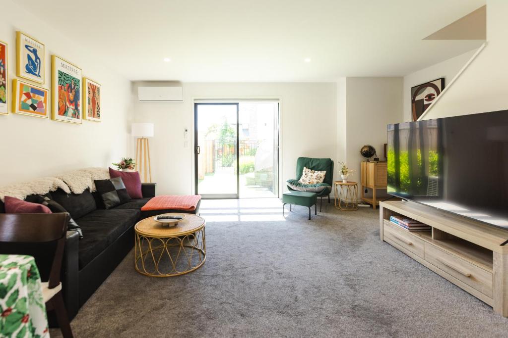 Modern 2 bedroom by Hagley Park