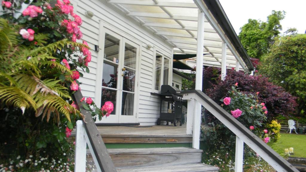 Magpie Cottage Homestay Bed & Breakfast