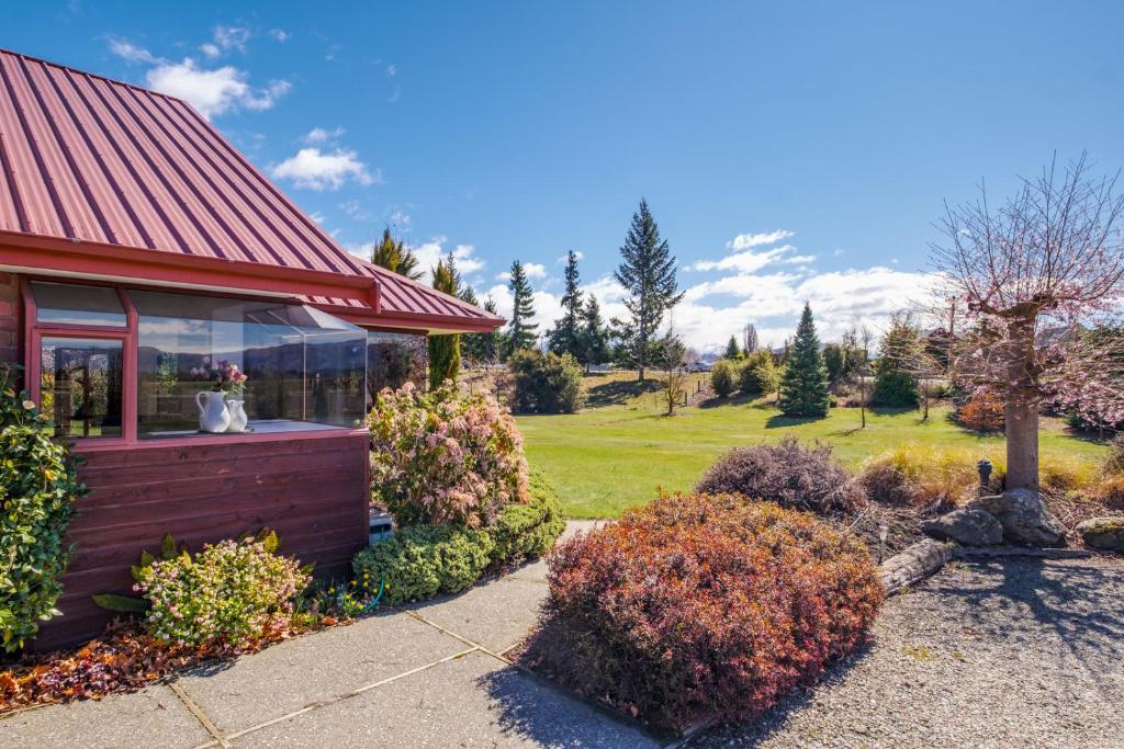 Mountain Majesty on Orchard-Wanaka Holiday Home