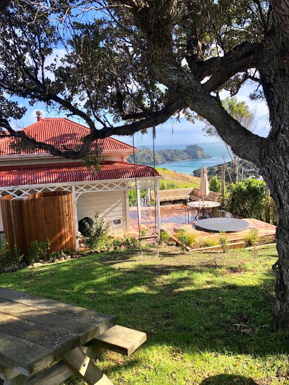 Crescent Villa - Stay Waiheke